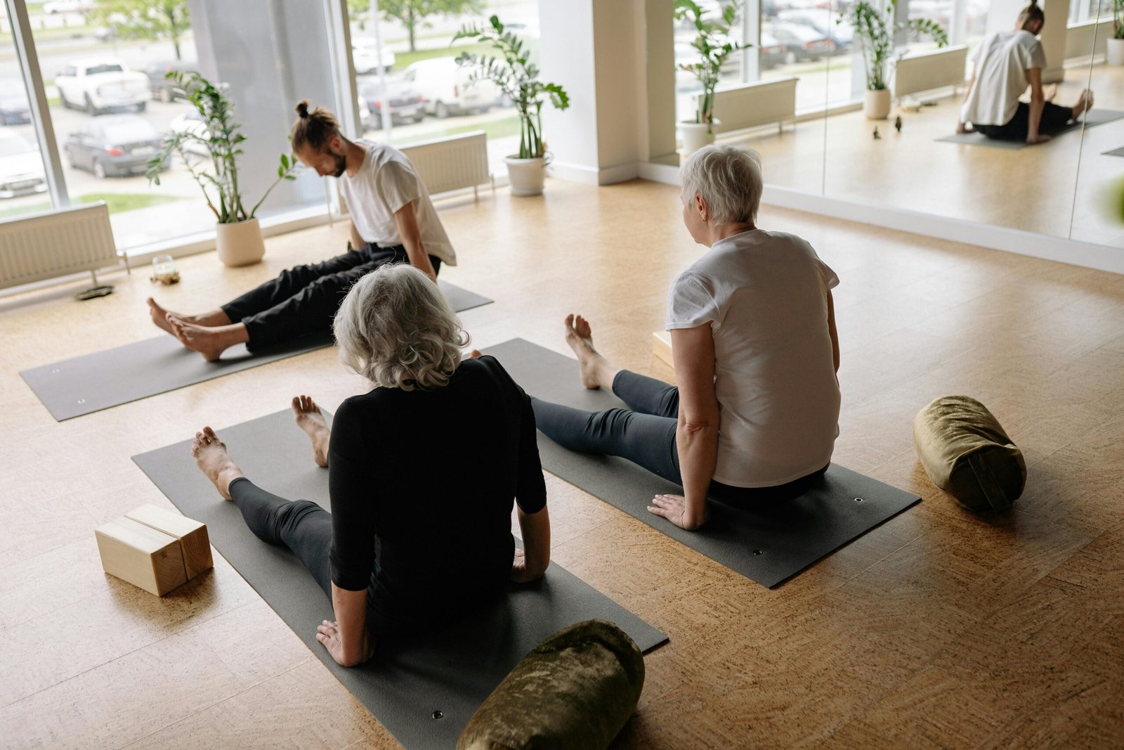 VOLUNTARIADO Adults participating in a relaxing yoga session in a serene studio environment.